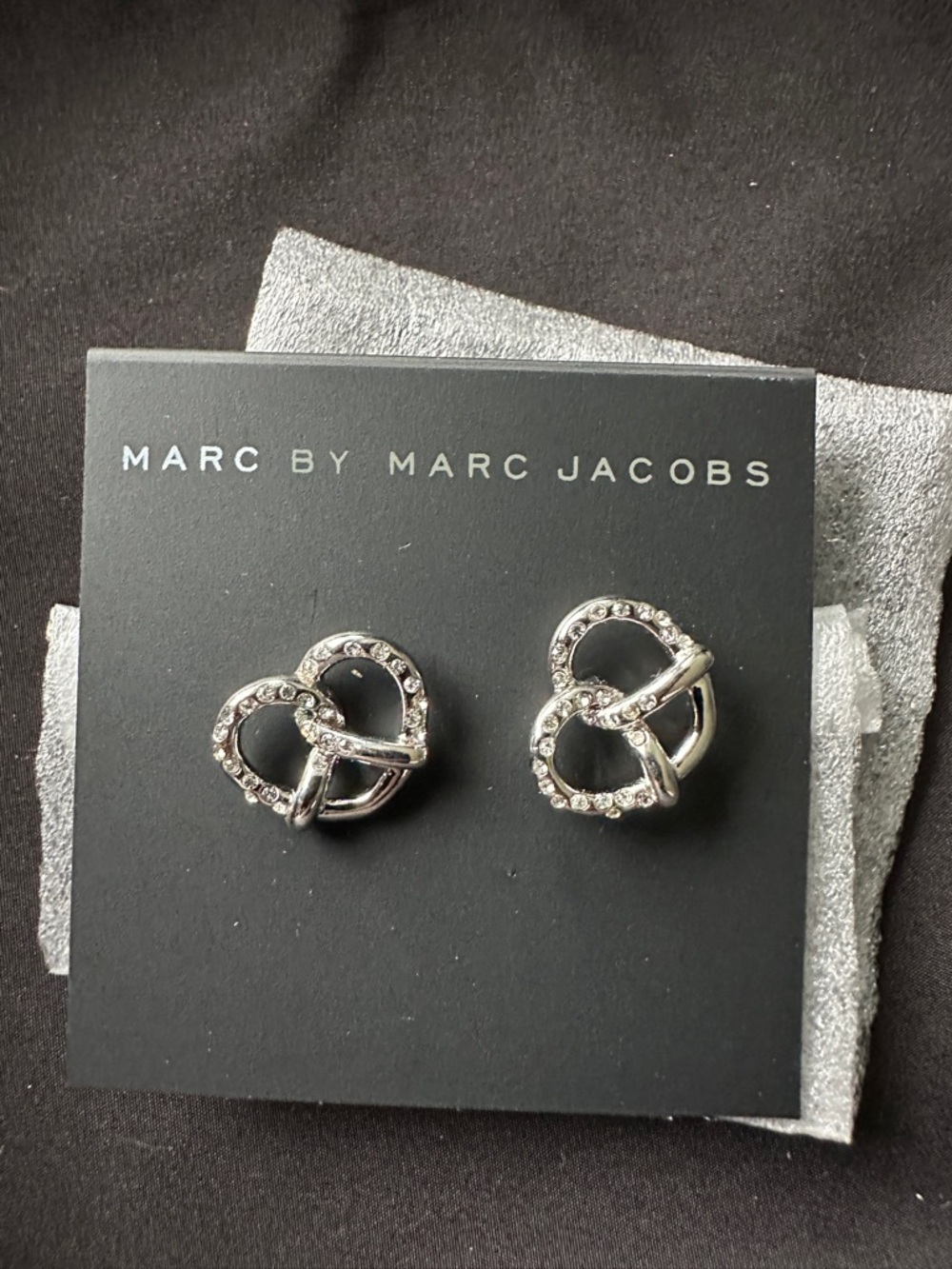 Marc by Marc Jacobs Silver Tone Crystal Knot Stud Earrings PRETZEL PARTY Pierced